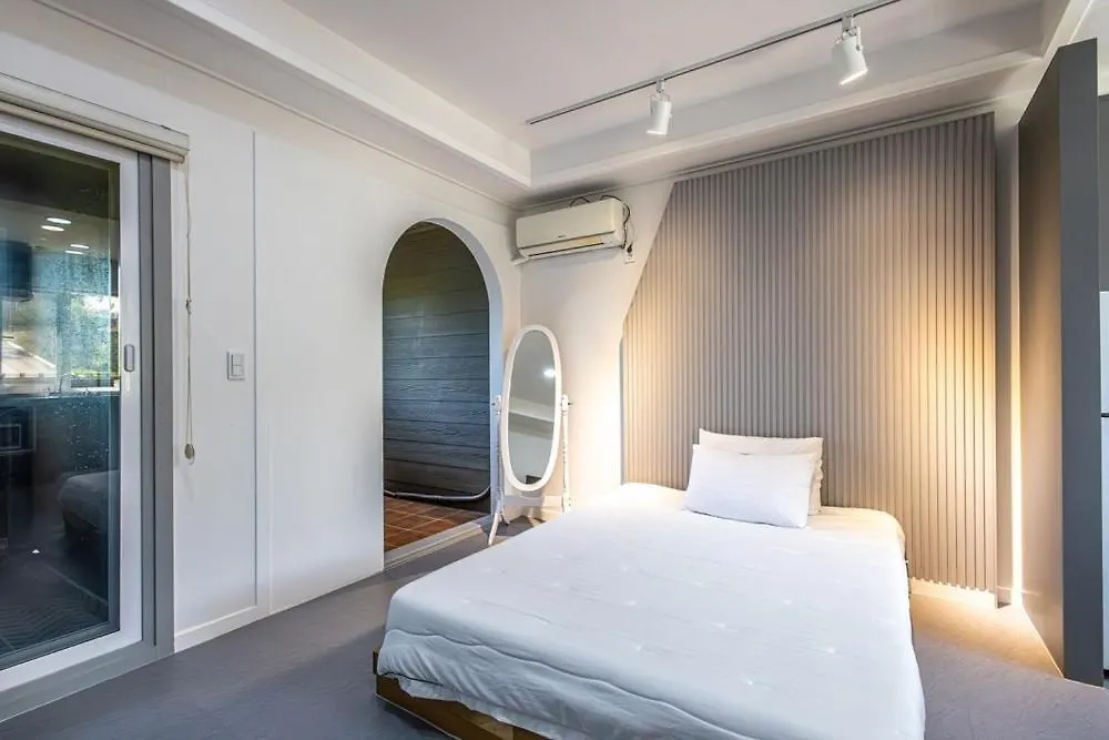 Gyeongju La Siesta Private Bbq, Disney&Netflix 0*,