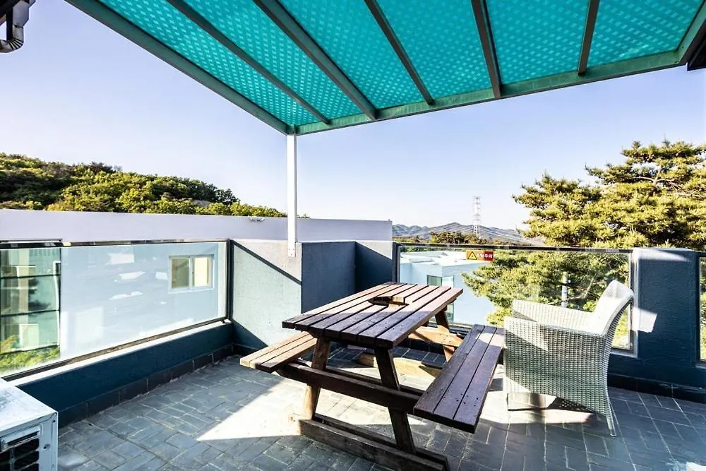Gyeongju La Siesta Private Bbq, Disney&Netflix 0*,  South Korea
