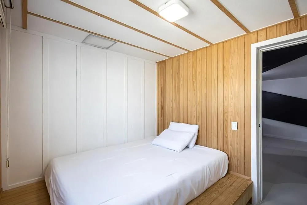 Gyeongju La Siesta Private Bbq, Disney&Netflix South Korea