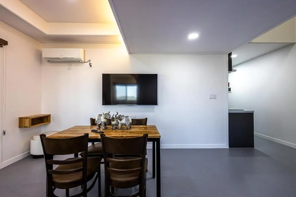 Gyeongju La Siesta Private Bbq, Disney&Netflix South Korea
