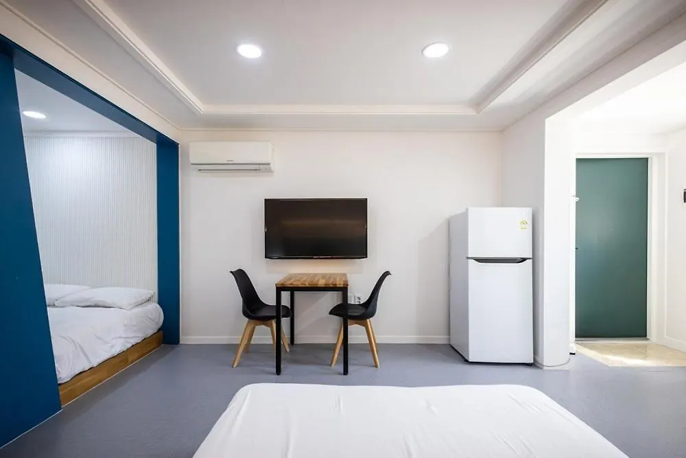 Gyeongju La Siesta Private Bbq, Disney&Netflix 0*,  South Korea