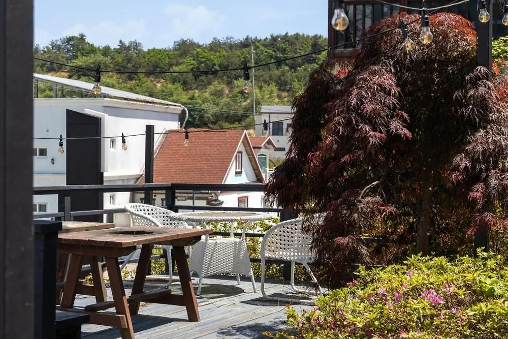 Gyeongju La Siesta Private Bbq, Disney&Netflix 0*,  South Korea